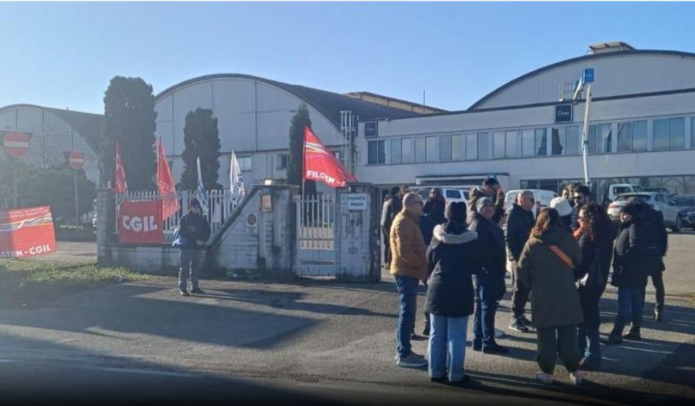 Solignano, sciopero lavoratori ceramica Ascot-Dom: 69 famiglie in attesa.